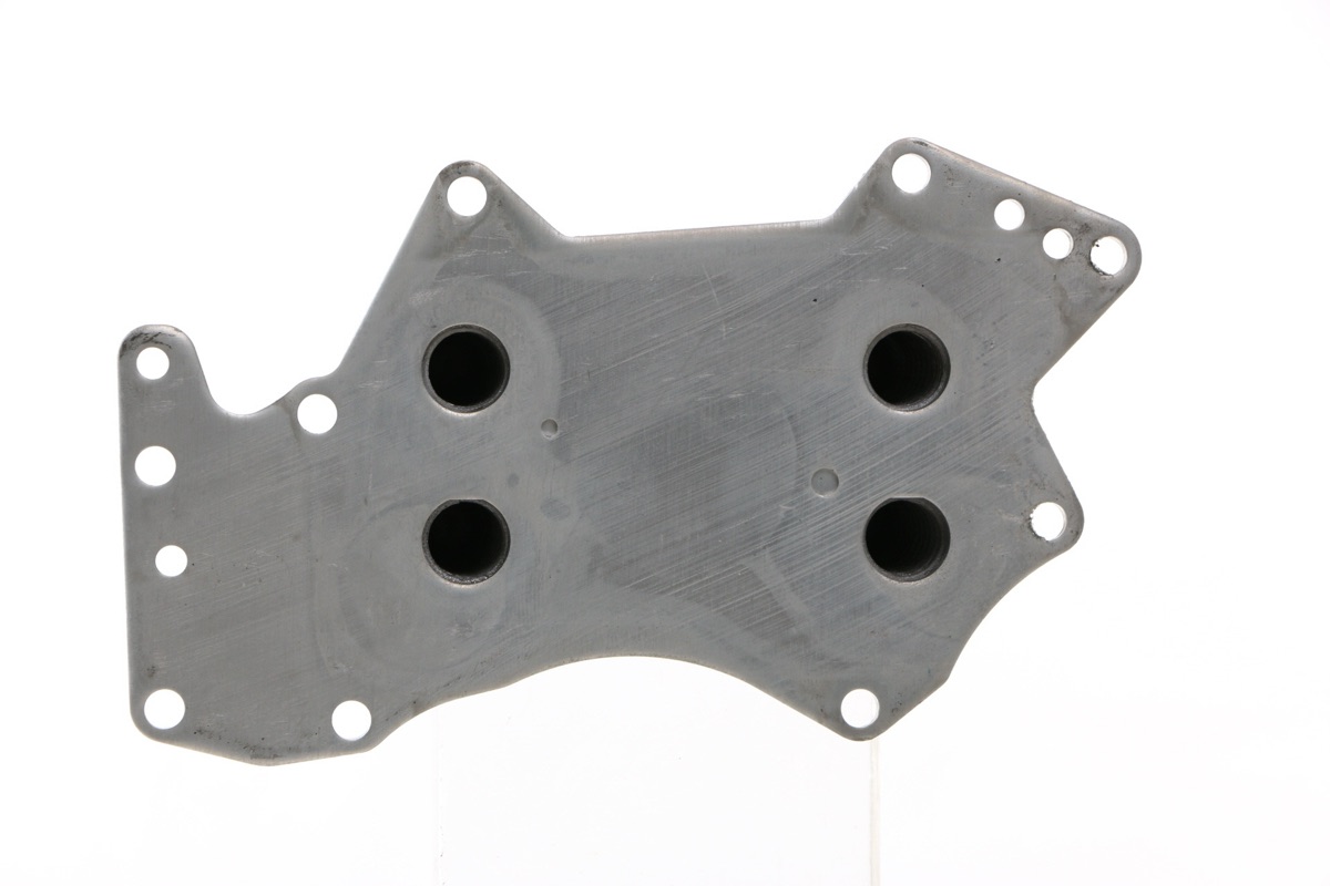 Mahle CLC 135 000S Engine Oil Cooler